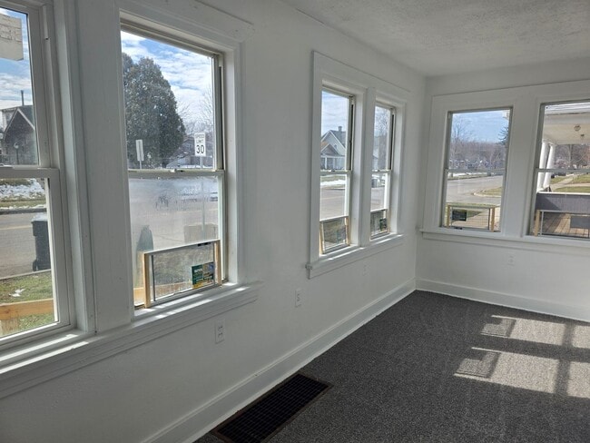 Photo - 313 E Ewing Ave Unit 1