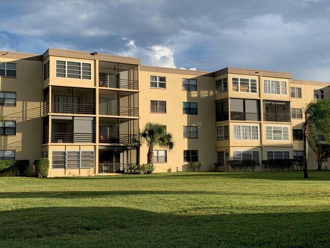 Photo - 9355 SW 8th St Unidad 208