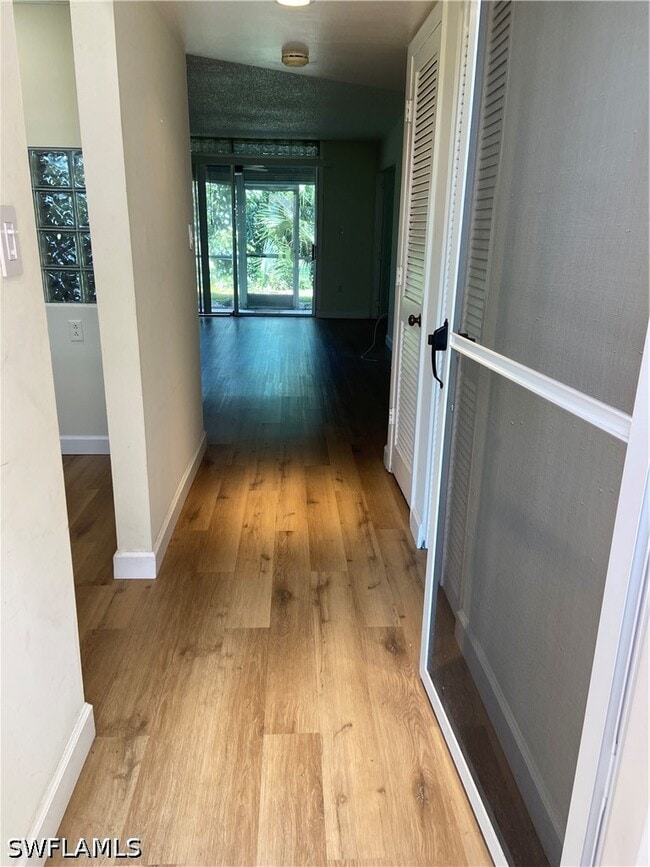 Building Photo - 180 Turtle Lake Ct Unit 102