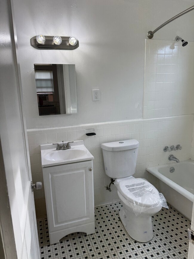 Photo - 4520 Eads St NE Unit 2