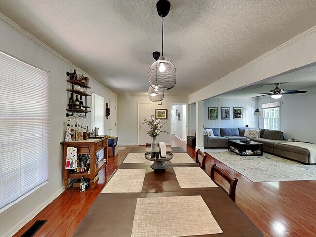 Photo - 456 Mark Ave