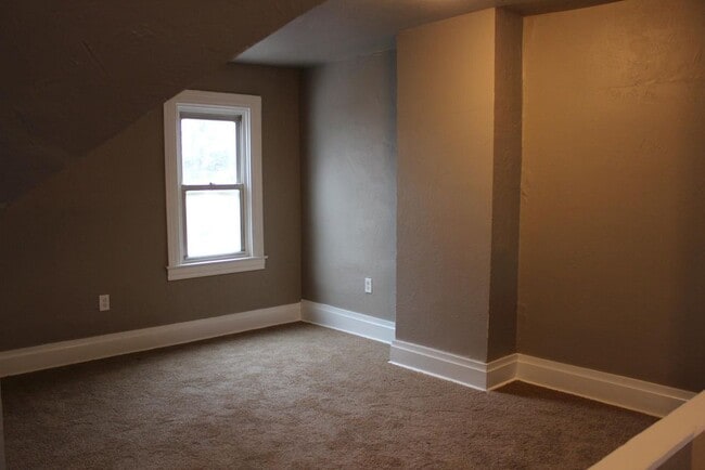 Photo - 256 Whipple St