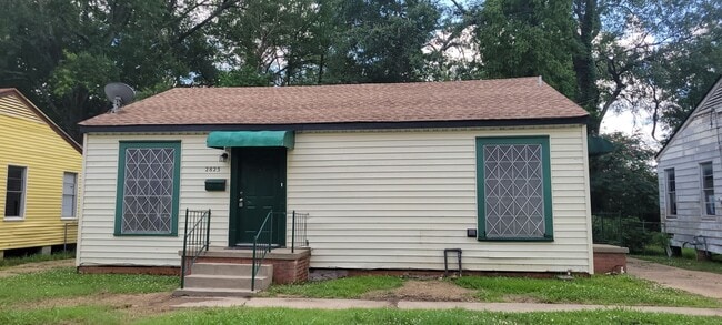 Amazing 4 bedroom/2 bath Two-story home wi... - Amazing 4 bedroom/2 bath Two-story home wi...