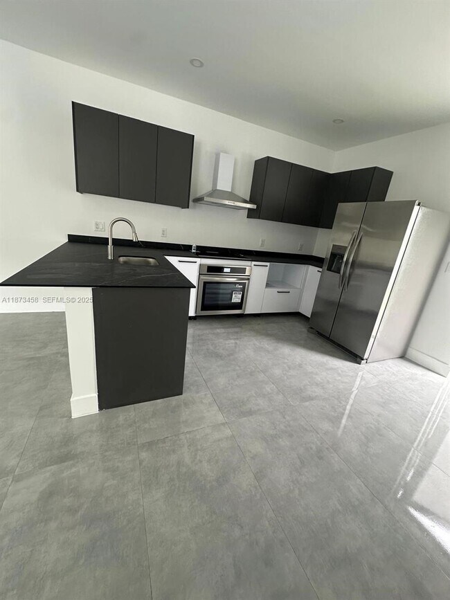 Photo - 723 NW 19th Ave Unit B