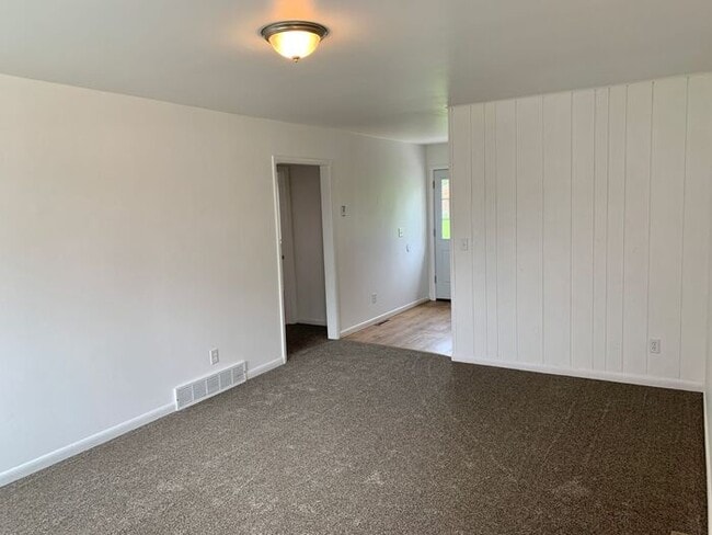 Photo - 2 Bedroom, 1 Bath Ranch Style Duplex with ...