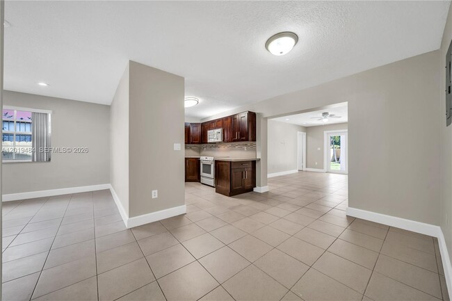 Photo - 501 SW 120th Ave