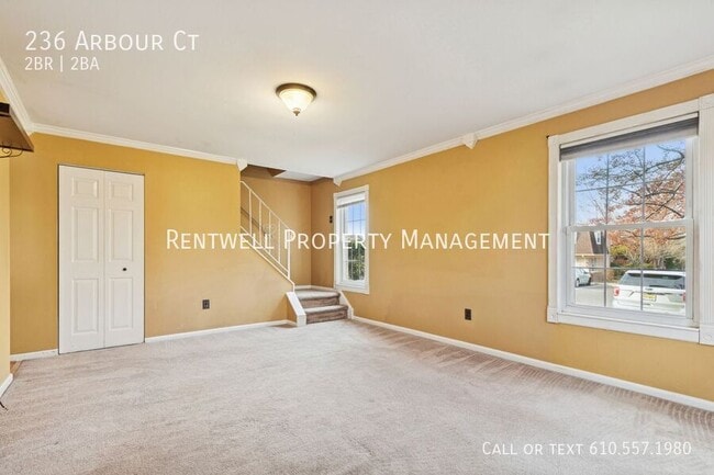 Photo - 236 Arbour Ct