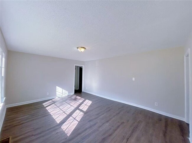 Photo - 2126 Ivydale St