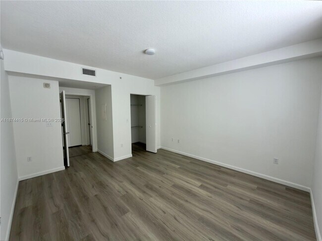 Photo - 18800 NE 29th Ave Unit 328