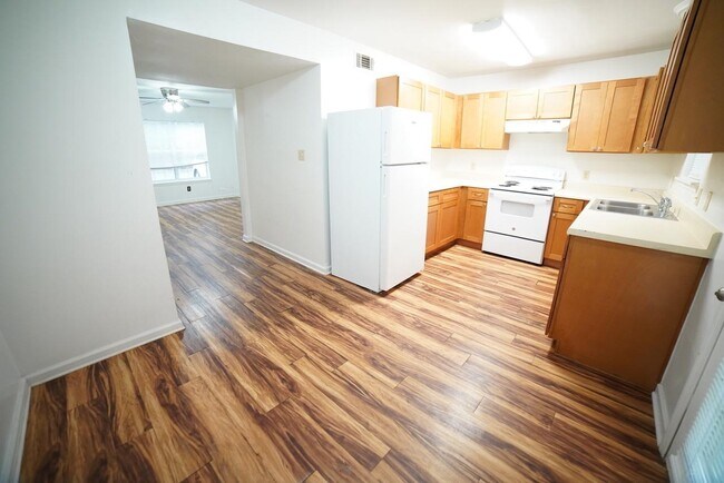 Photo - 2555 Chateau Ln Townhome