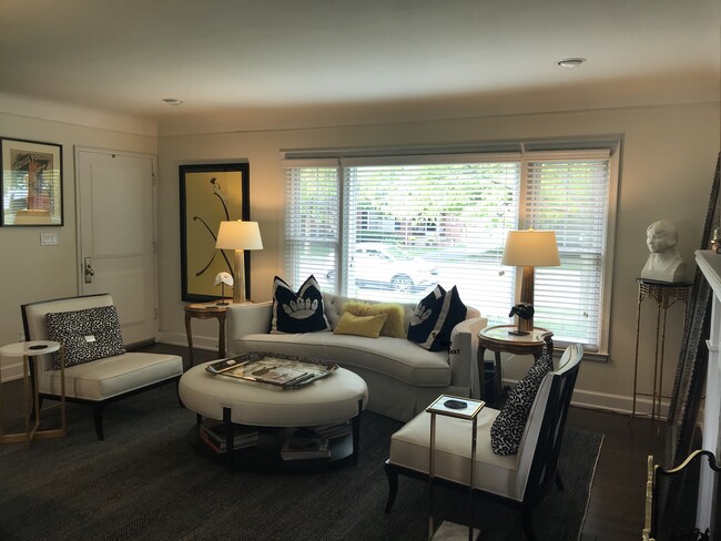 Sala de estar - 997 Henrietta St Unidad 997 Henrietta St.