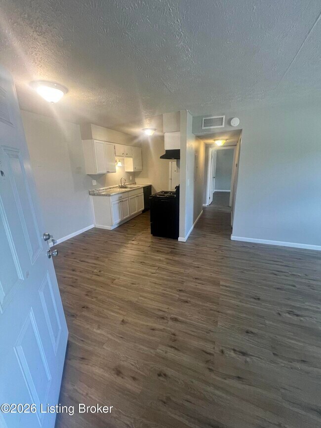 Building Photo - 6500 Hackel Dr Unit 9