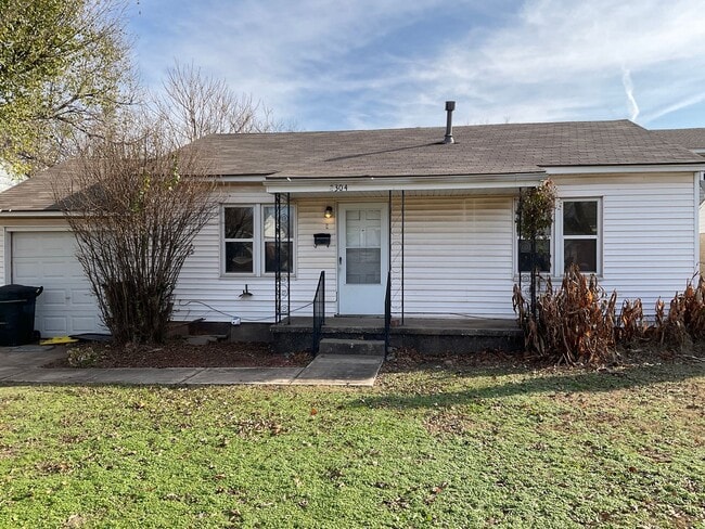 Building Photo - 2304 Doris Ave