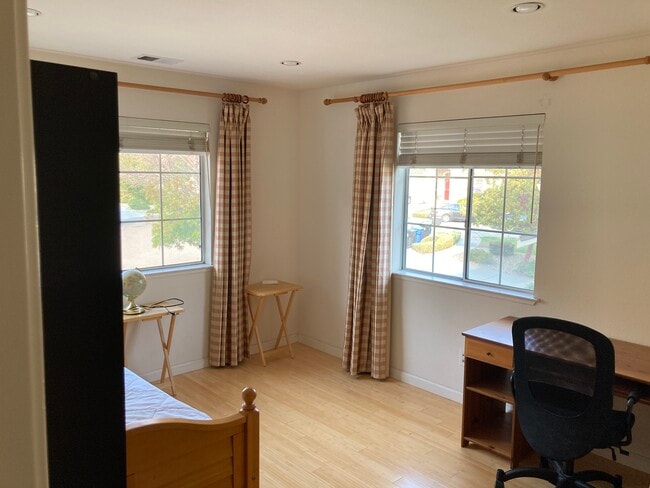 Building Photo - 41077 Pementel Ct Unit Dan