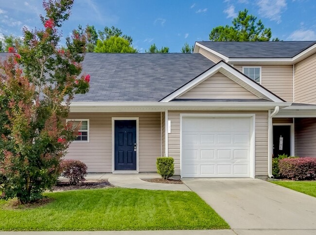 Building Photo - Spacious 3BR Townhome with Main-Level Primary Suite