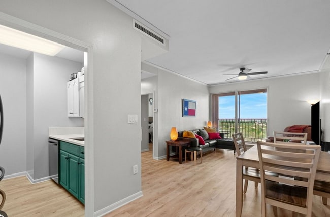 Building Photo - 1 Towers Park Ln Unit 370.2