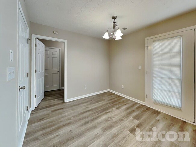Photo - 180 Prince Edward Way