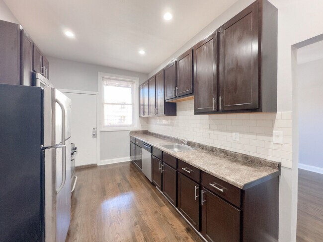 Photo - 906 W Montrose Ave Unit 3