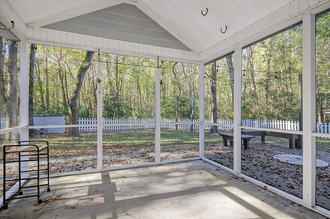 Photo - 1785 Hickory Knoll Way