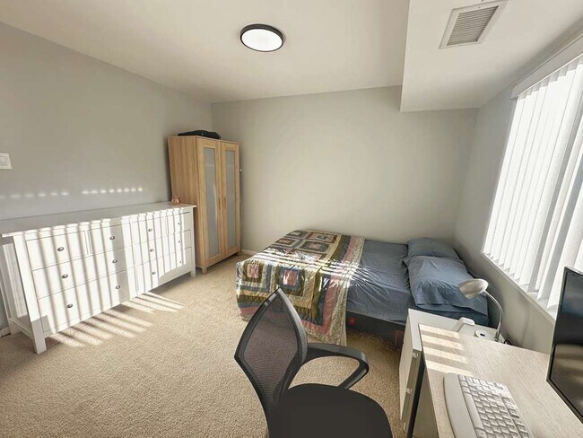 Photo - 5340 Holmes Run Pky Unidad Room 1