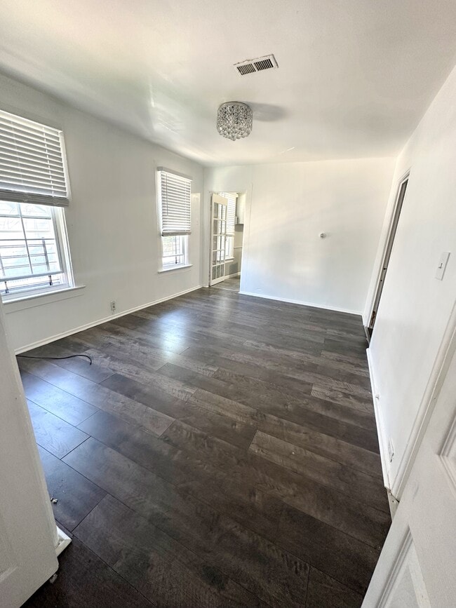 Living room - 114 17th St Unit #2