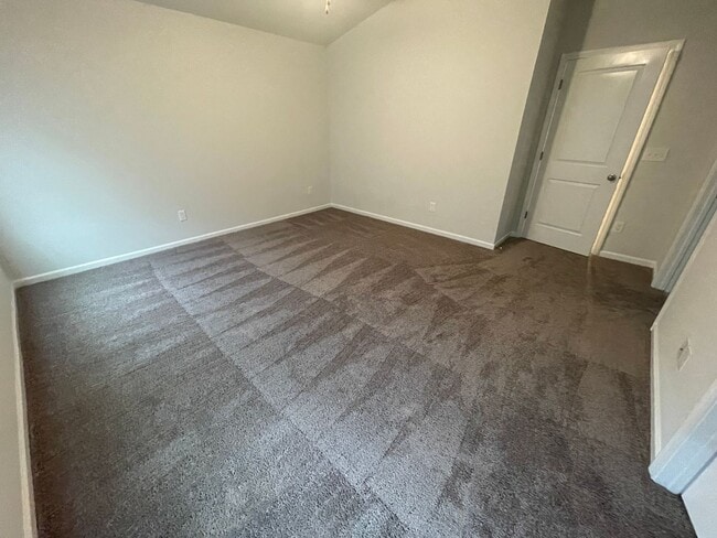 Photo - 3 bedroom home in Lexington area! Available in June