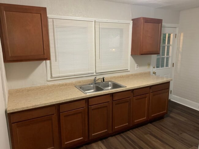 Photo - 2350 Shelby St