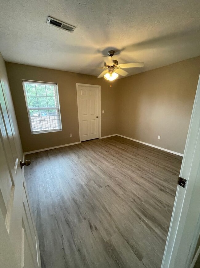 Photo - 1040 S Clifton Ave