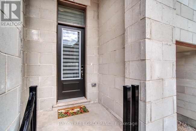 Photo - 1375 Kaniv St