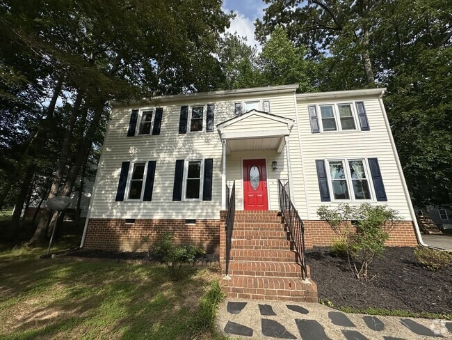 Building Photo - For Rent: Charming 4-Bedroom Colonial in C... Rental