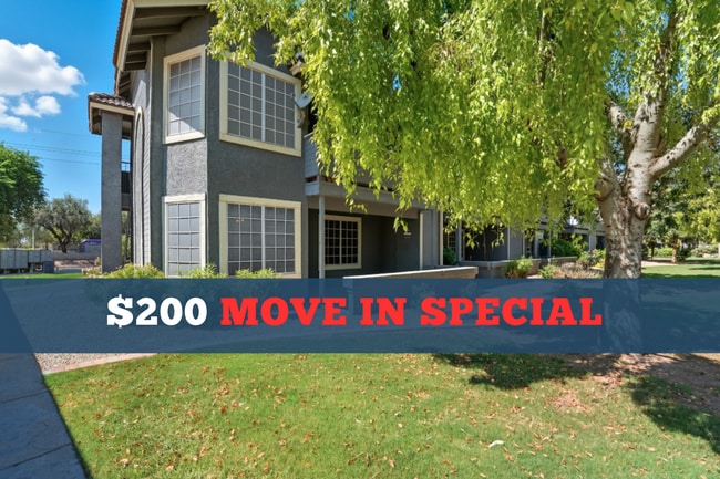 Building Photo - Spacious 3 Bed/2 Bath Home in Lush Crestvi... Unit 101