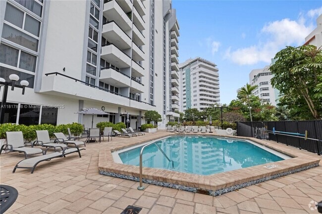 Building Photo - 3200 Collins Ave Unit 12-3 Rental