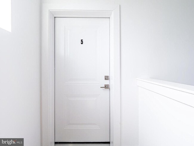 Photo - 2403 W Thompson St Unit 5