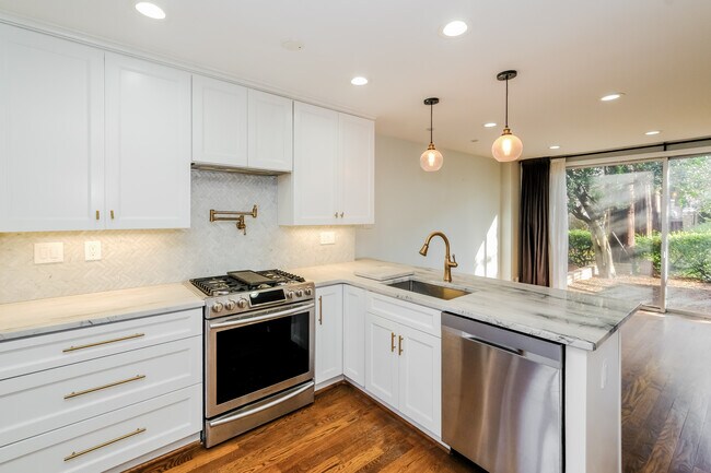 Photo - 847 3rd St SW