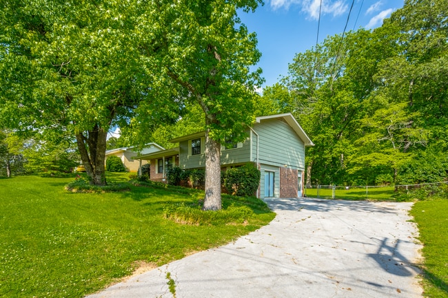 Photo - 218 Townsend Cir