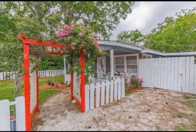 Photo - 4910 Charles St