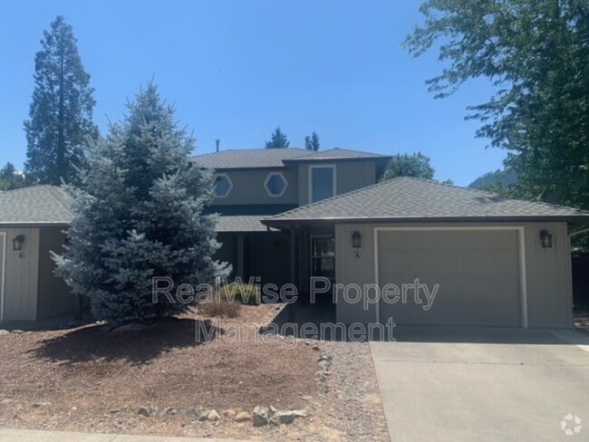 Building Photo - 210 3rd St Rental