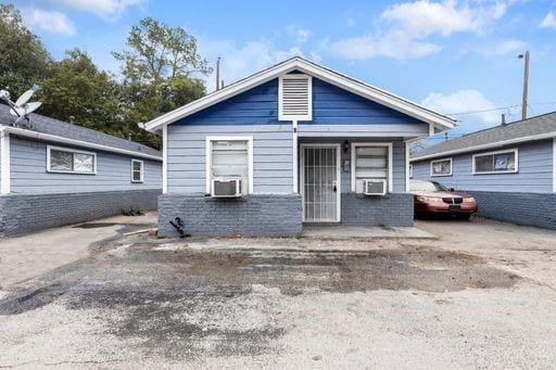 Building Photo - 4203 Hirsch Rd Unit 6 Rental