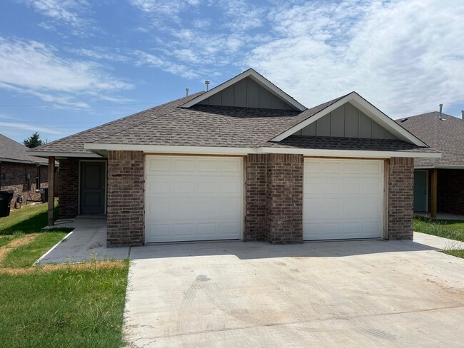 Building Photo - 1418 SW Texas Ave Unit 1418 SW Texas Ave 2 Rental