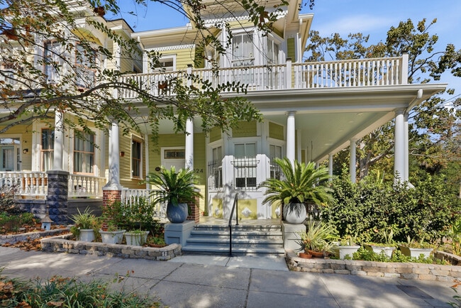 Photo - Savannah's Victorian Historic District