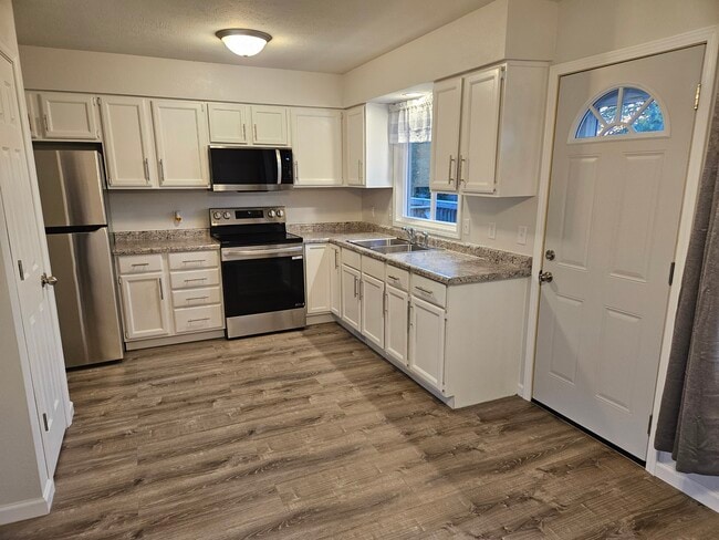 Kitchen (pic 2 of 2) - 923 Norwood Rd Unit 925 Norwood Rd