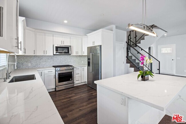 Photo - 1846 S Barrington Ave