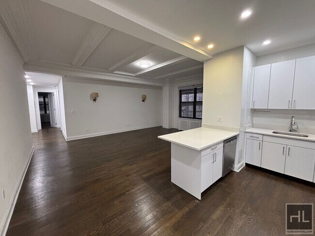 Building Photo - WEST 58 STREET Unit 4A
