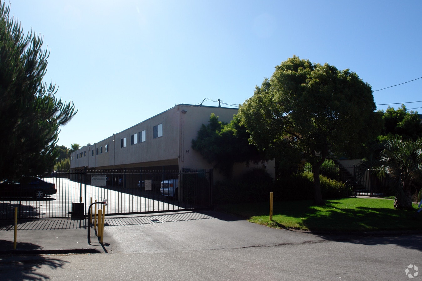 Building - Oasis Apartments