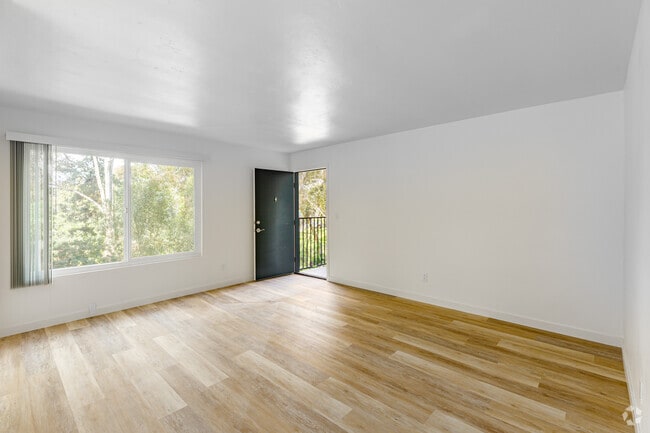 2BR, 2BA - 885SF