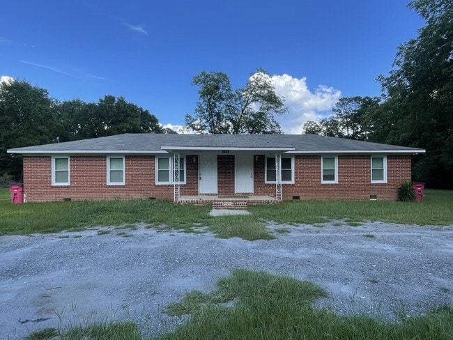 Building Photo - 5624 Swymer Dr Unit B