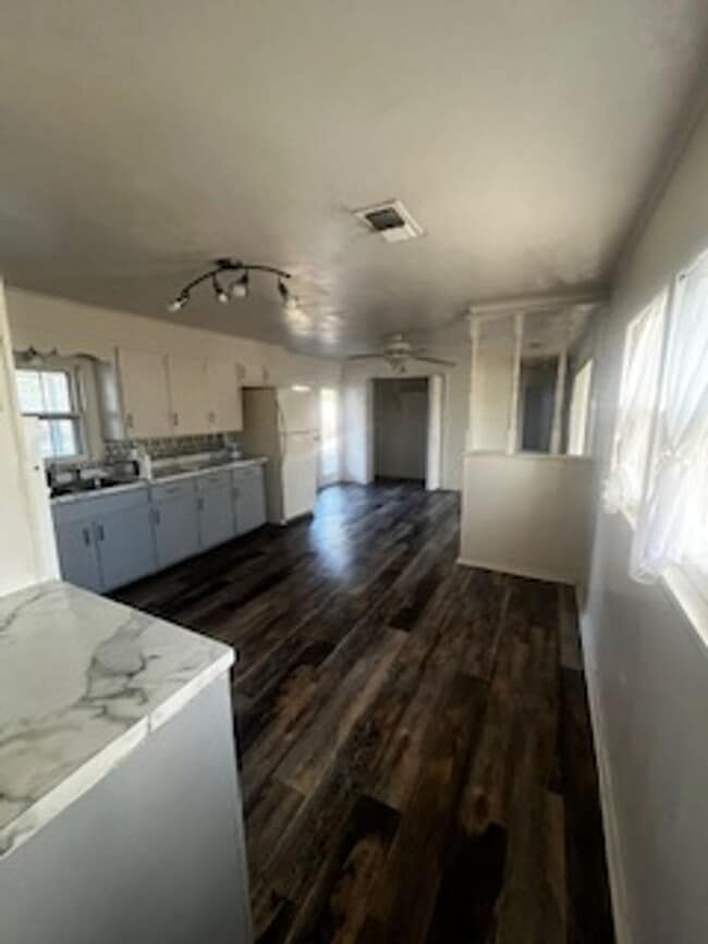 Photo - 2/1 Close to Campus