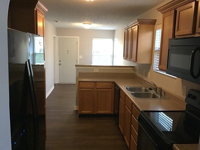 Photo - 784 Aerostar Court