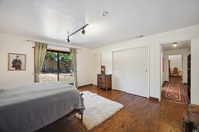 Building Photo - 5953 Shoreline Hwy