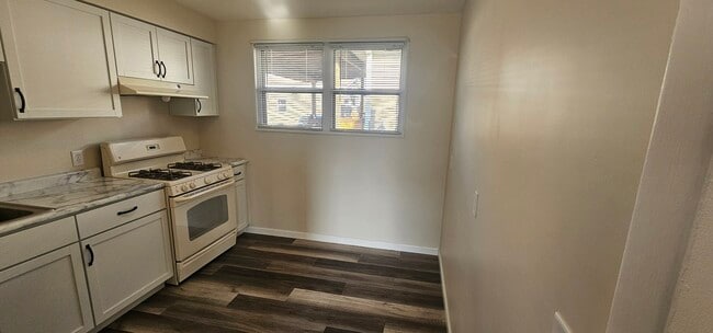 Photo - 1055 Kenmore Ave